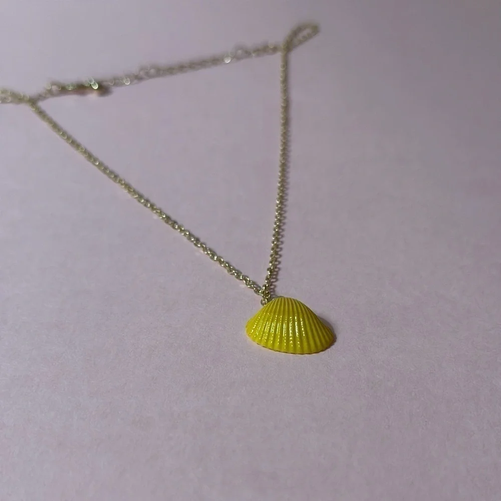 Yellow Shell Faux Gold Necklace - Picture 2 of 5